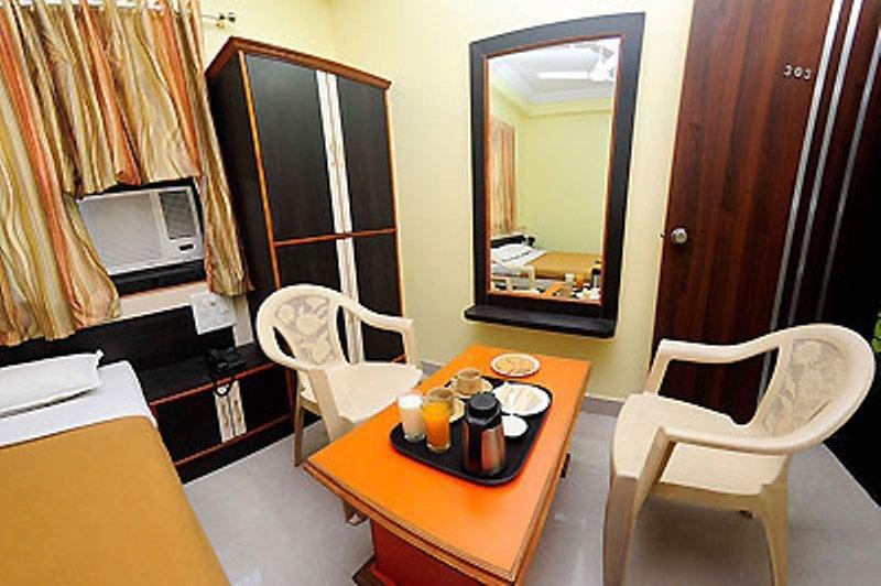 Sai Ganesh Hotel Shirdi Værelse billede